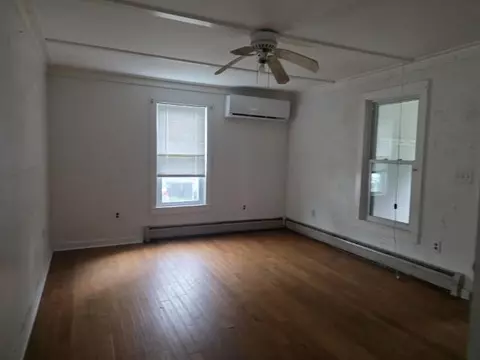 Living - 27 Meadow St, Proctor, VT 05765 photo 2 of 3