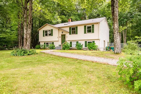 4 Birchwood Ave, Rochester, NH 03867