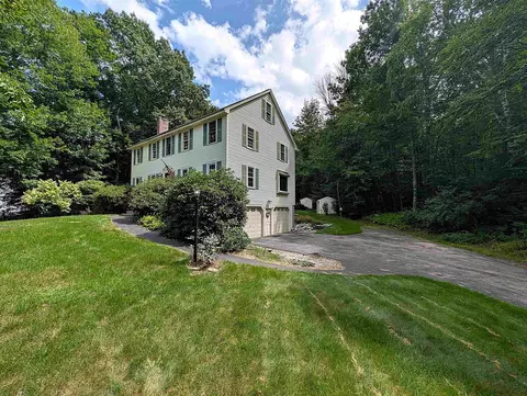 2 Nutfield Dr, Londonderry, NH 03053
