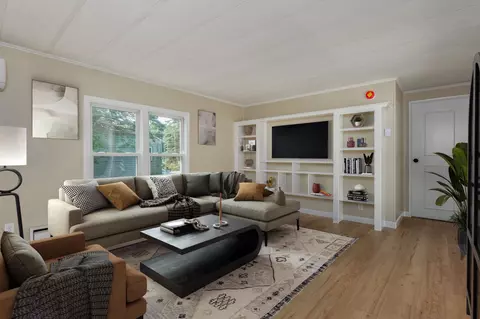 5 Christian St, Danville, NH 03819