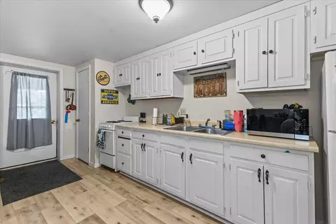 Kitchen - 54 Mill St, Barre, VT 05641 photo 3 of 7