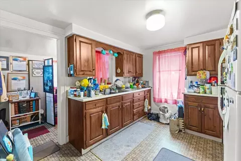Kitchen - 54 Mill St, Barre, VT 05641 photo 6 of 7