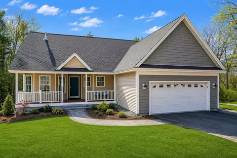 8 Sapling Ln, Sandown, NH 03873