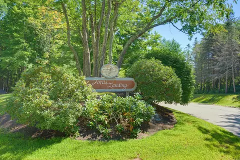7 Fords Landing Dr, Dover, NH 03820