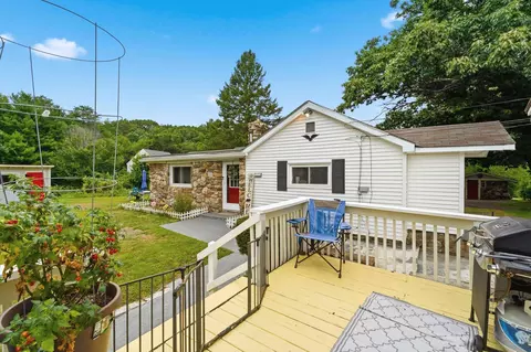 Exterior - 33 Beacon Hill Rd, Derry, NH 03038 photo 5 of 13