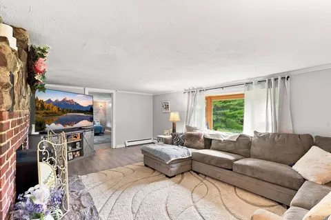 Living - 33 Beacon Hill Rd, Derry, NH 03038 photo 1 of 3