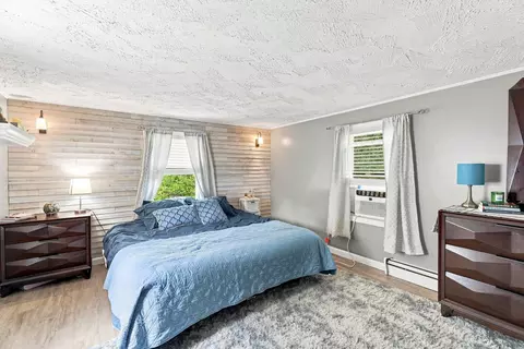 Bedroom - 33 Beacon Hill Rd, Derry, NH 03038 photo 4 of 5
