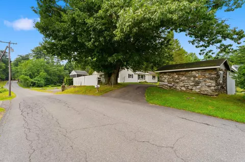 Exterior - 33 Beacon Hill Rd, Derry, NH 03038 photo 4 of 13