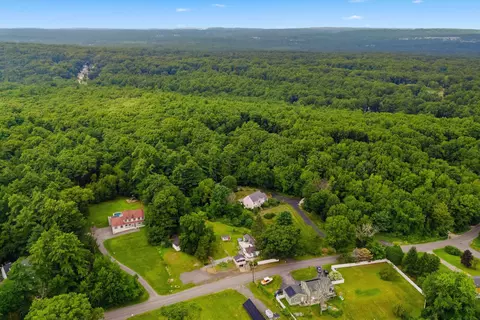 View/Area - 33 Beacon Hill Rd, Derry, NH 03038 photo 2 of 2