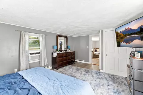 Bedroom - 33 Beacon Hill Rd, Derry, NH 03038 photo 3 of 5