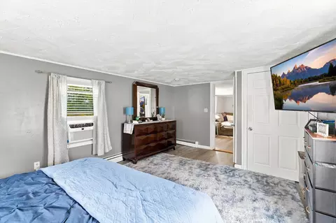 Bedroom - 33 Beacon Hill Rd, Derry, NH 03038 photo 3 of 5