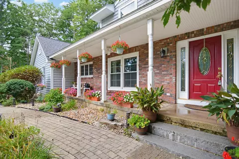 17 Olde English Rd, Bedford, NH 03110