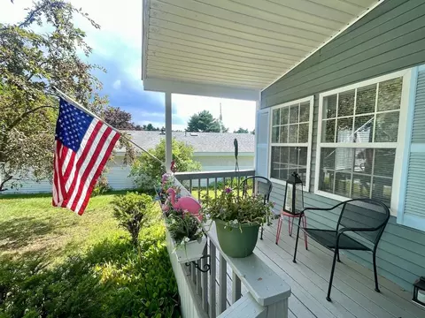207 Donald Dr, Goffstown, NH 03045