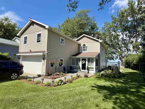 208 Sandy Cove Rd, St. Albans Town, VT 05478