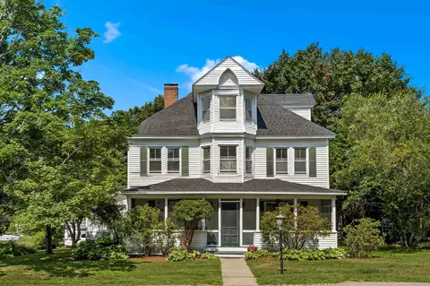 27 Seamans Rd, New London, NH 03257