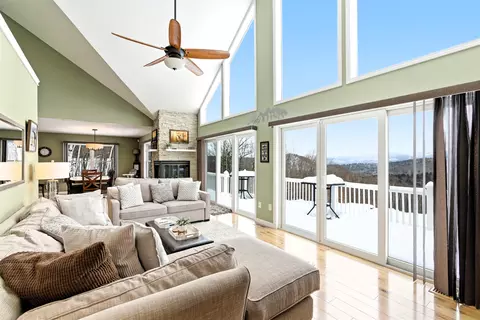 87 Glade Cir, Campton, NH 03223