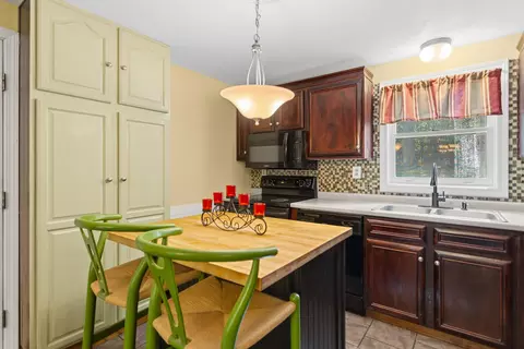 Kitchen - 70 S Bow Rd, Hooksett, NH 03106 photo 2 of 5