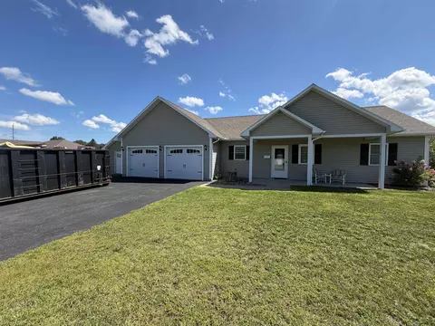 Exterior - 200 Dashner Cir, Derby Line, VT 05830 photo 5 of 10