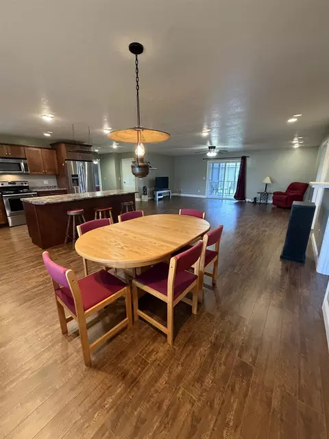 Dining - 200 Dashner Cir, Derby Line, VT 05830 photo 2 of 2