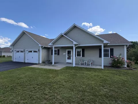 Exterior - 200 Dashner Cir, Derby Line, VT 05830 photo 3 of 10