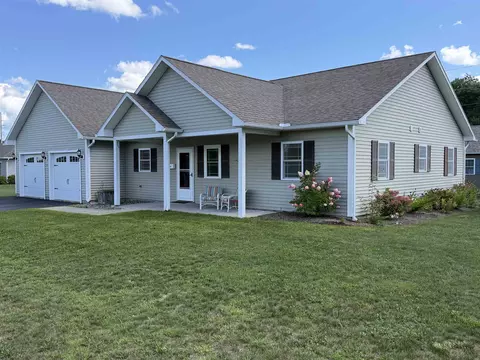 Exterior - 200 Dashner Cir, Derby Line, VT 05830 photo 4 of 10