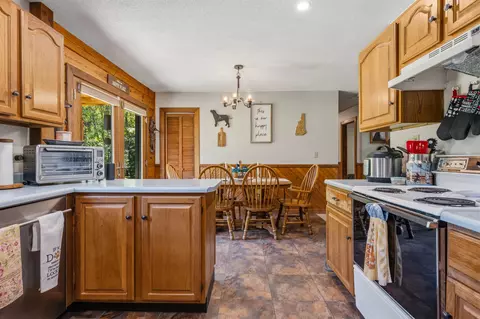 Kitchen - 162 S Lunenburg Rd, Lunenburg, VT 05906 photo 6 of 7