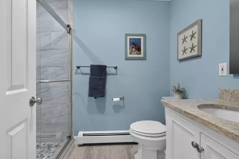 Bath - 50 Gale Rd, Hampton, NH 03842 photo 8 of 12