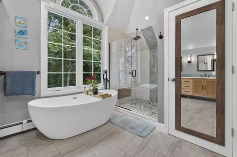 Bath - 50 Gale Rd, Hampton, NH 03842 photo 3 of 12