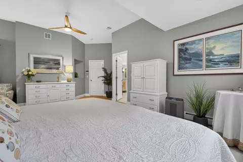 Bedroom - 50 Gale Rd, Hampton, NH 03842 photo 2 of 6