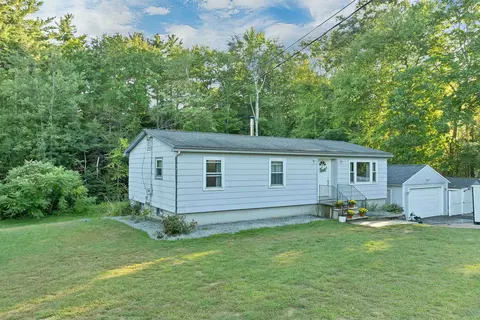 26 Brian St, Sandown, NH 03873