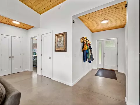 Entry Way - 48 Carlson Rd, Worcester, VT 05682 photo 2 of 4