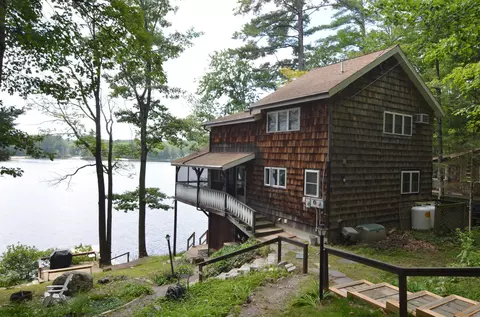 19 Hummingbird Ln, Hillsborough, NH 03244