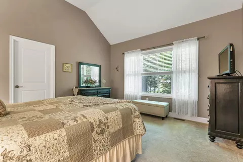 Bedroom - 13 Mill Pond Rd, Brentwood, NH 03833 photo 3 of 7