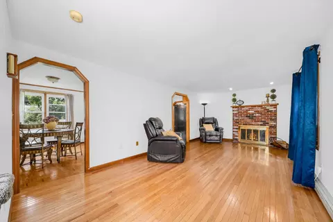 Living - 2 Morrison Rd, Windham, NH 03087 photo 2 of 4