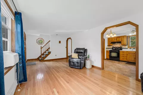 Living - 2 Morrison Rd, Windham, NH 03087 photo 3 of 4