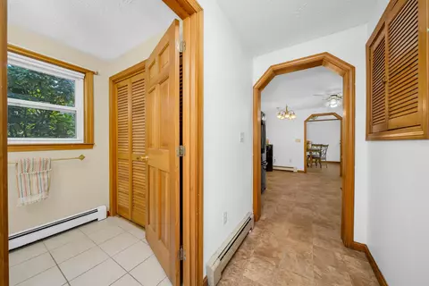 Entry Way - 2 Morrison Rd, Windham, NH 03087 photo 4 of 7