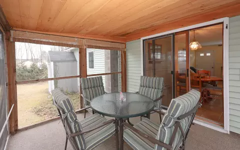 Exterior - 95 E Side Dr, Concord, NH 03301 photo 3 of 8