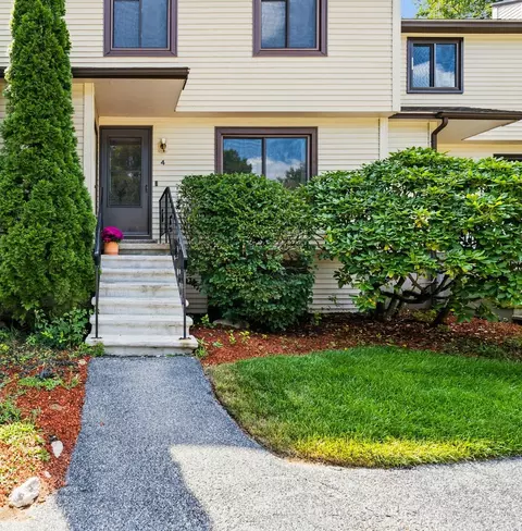 4 Killian Ct, Merrimack, NH 03054