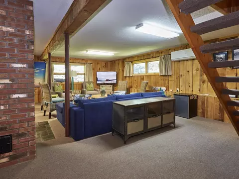 Living - 13 Circle View Dr, Dover, VT 05356 photo 8 of 14