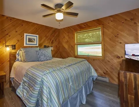 Bedroom - 13 Circle View Dr, Dover, VT 05356 photo 8 of 10