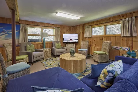 Living - 13 Circle View Dr, Dover, VT 05356 photo 13 of 14