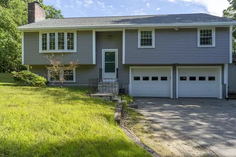 31 Woodhawk Way, Litchfield, NH 03052