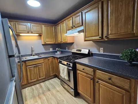Kitchen - 126 Mammoth Rd UNIT 4, Hooksett, NH 03106 photo 1 of 3