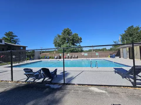 Exterior - 126 Mammoth Rd UNIT 4, Hooksett, NH 03106 photo 3 of 7