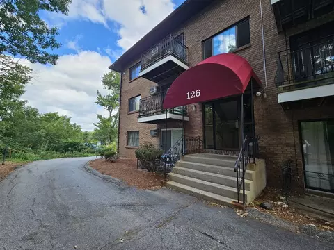 Exterior - 126 Mammoth Rd UNIT 4, Hooksett, NH 03106 photo 1 of 7