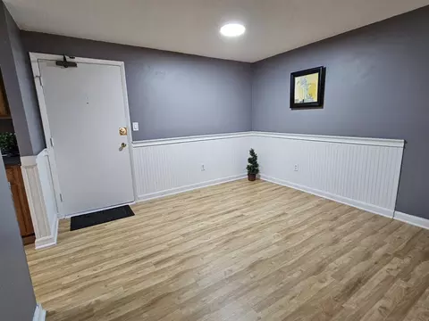 Living - 126 Mammoth Rd UNIT 4, Hooksett, NH 03106 photo 3 of 5