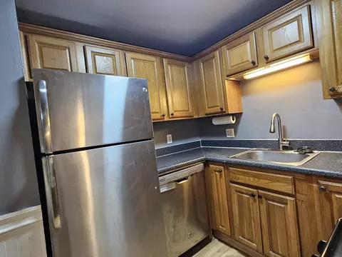 Kitchen - 126 Mammoth Rd UNIT 4, Hooksett, NH 03106 photo 2 of 3