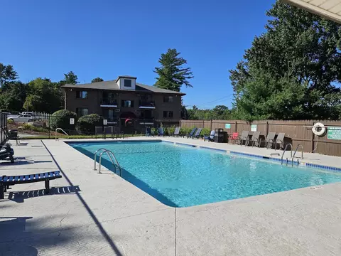 Exterior - 126 Mammoth Rd UNIT 4, Hooksett, NH 03106 photo 2 of 7