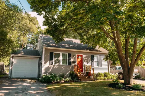 133 Woodbury Rd, Burlington, VT 05401