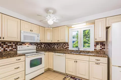 Kitchen - 51 Seabury, Hampton, NH 03842 photo 2 of 3